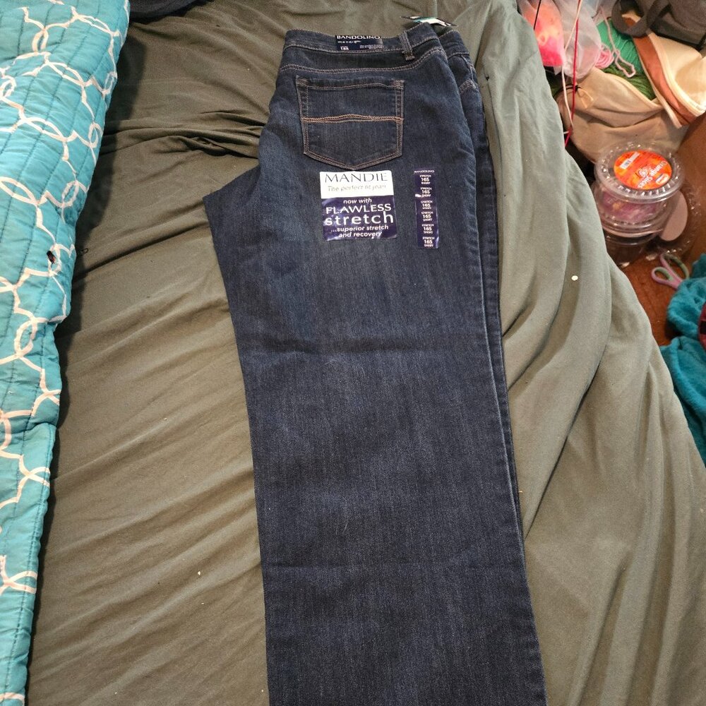 NWT Bandolino Mandie Jeans  size 16s